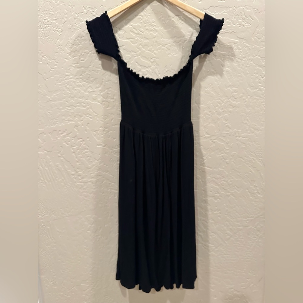 Love Tree \\ off-shoulder Black Dress/Size L.